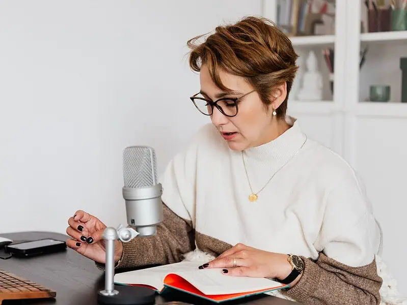 Studio lektorskie: jak wybrać, jak pracuje i ile kosztują nagrania?