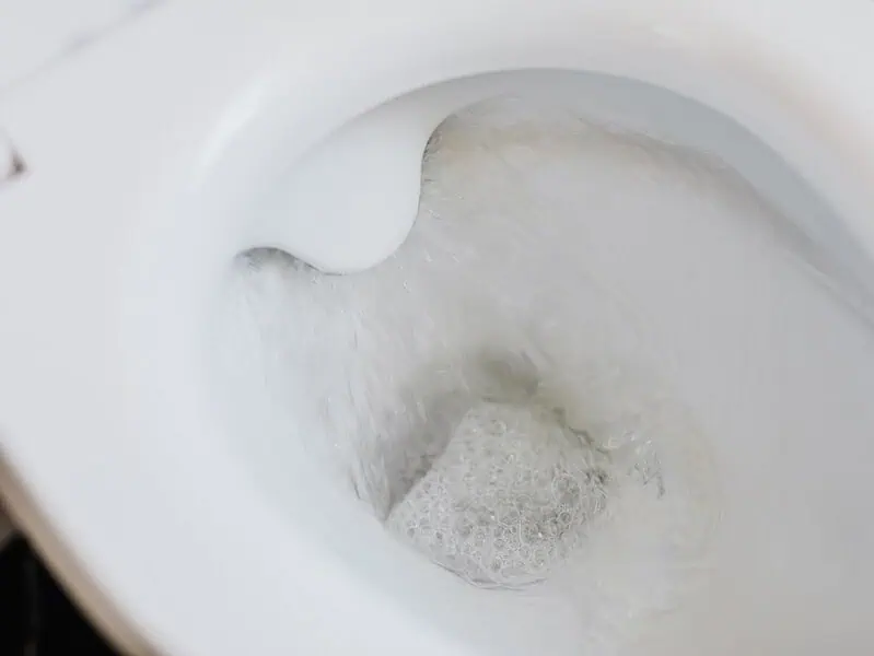 Kontener sanitarny WC – zastosowanie, wyposażenie, wybór