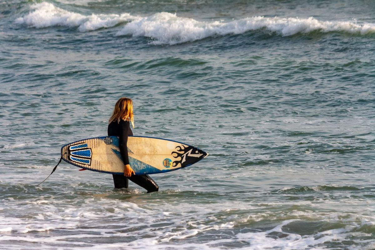 Surfing poza sezonem: kierunki, gdzie ocean pracuje, gdy w Polsce jest zima